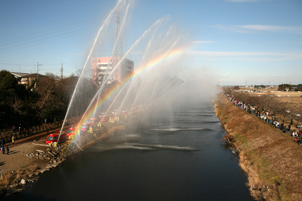 2009年消防団出初式の放水試験の様子　2009年1月4日　勤行緑地
