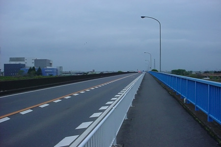 鬼怒川に架かる新川島橋 [2012年5月1日撮影]