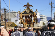 下館大町通りだるま市新春神輿渡御