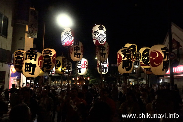 下館祇園まつり 巽坂下に集った高張提灯 [2024年7月27日撮影]