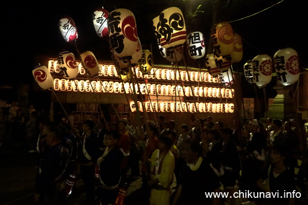 下館祇園まつり 羽黒神社に到着した高張提灯 [2024年7月27日撮影]