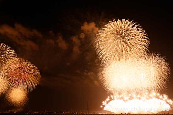 ちくせい花火大会 カメラが少し左を向いてしまった写真 [2024年10月19日撮影]