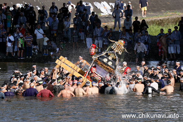 下館祇園まつり 明治神輿の川渡御 [2025年7月27日撮影]