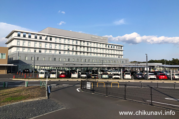 太陽光パネルの設置が進んだ茨城県西部メディカルセンター [2025年11月7日撮影]