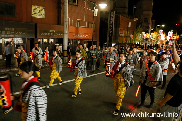 下館祇園まつり 弓張提灯を持ち先導する方々 [2026年7月25日撮影]