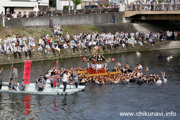 下館祇園まつり 明治神輿の川渡御 [2026年7月26日撮影]